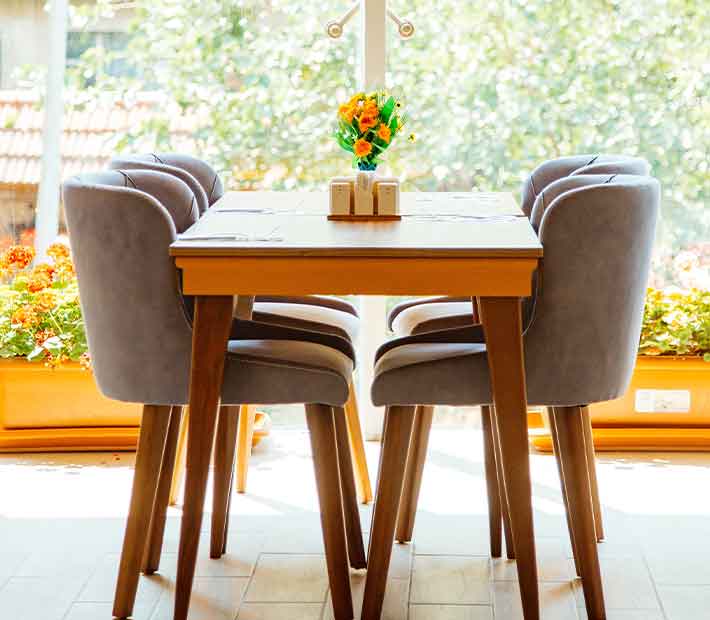 Kemi T's Modern Dining Oasis Set